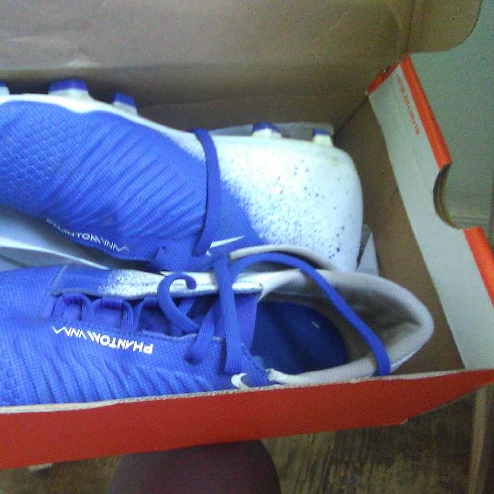 I am selling football cleats